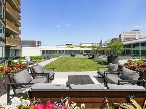 Tiny photo for 1720 Maple Avenue #2380, Evanston, IL 60201 (MLS # 12466315)