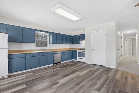 Tiny photo for 34768 N Oakside Avenue, Ingleside, IL 60041 (MLS # 12607367)