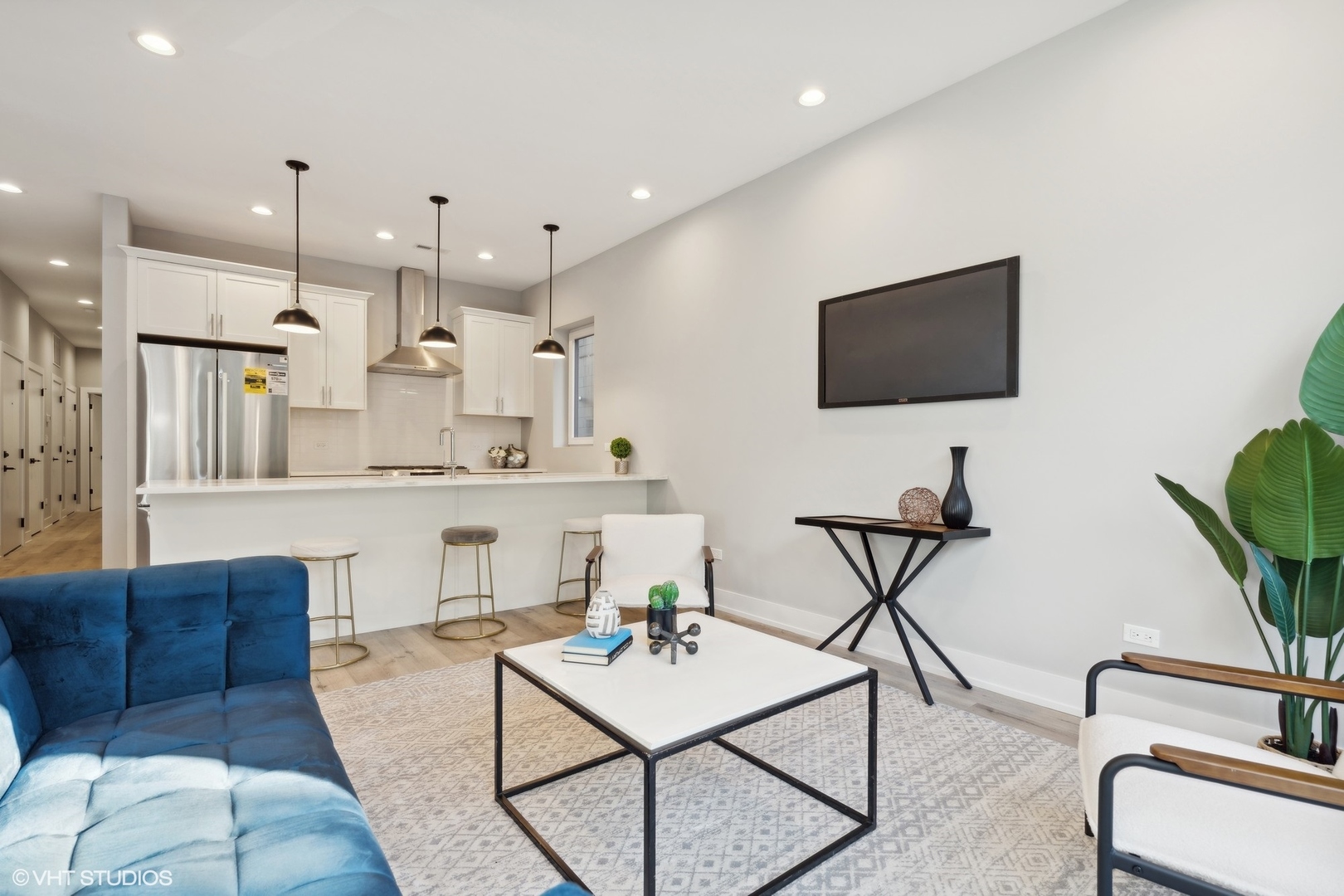 3341 N Sheffield Avenue 4N