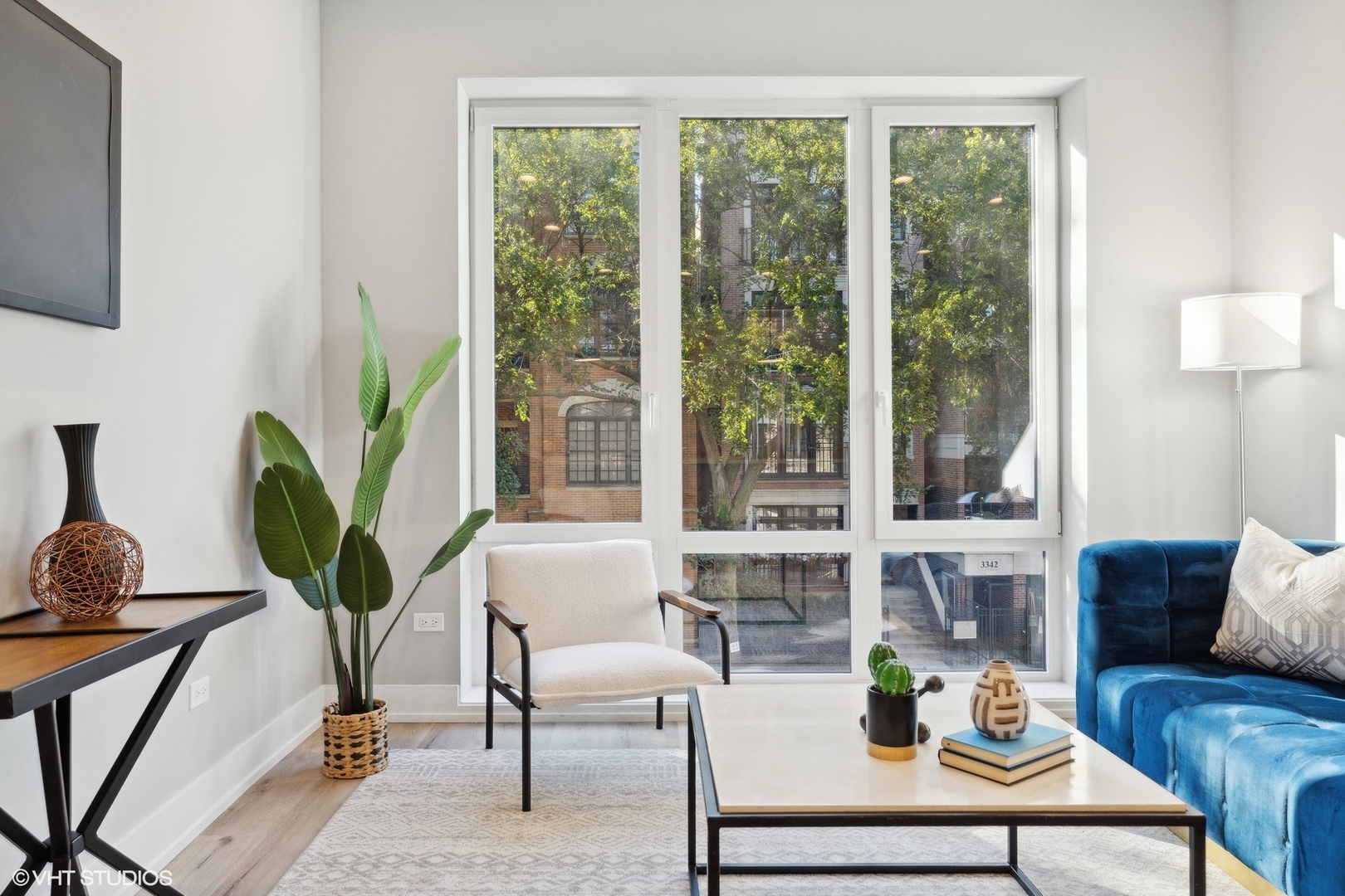 3341 N Sheffield Avenue 4N