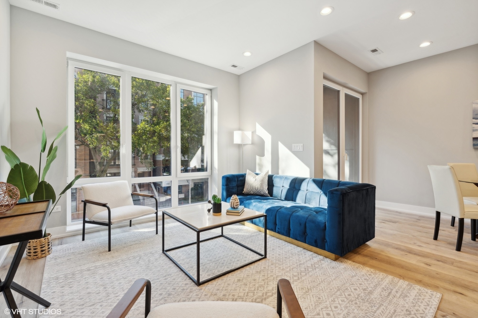 3341 N Sheffield Avenue 4N