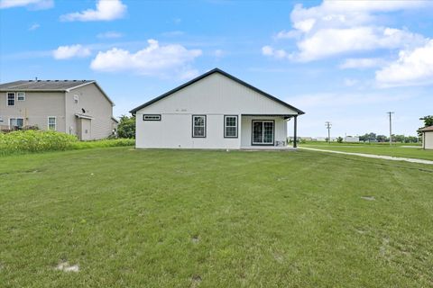 Tiny photo for 311 E Meuser Drive, Paxton, IL 60957 (MLS # 12696458)