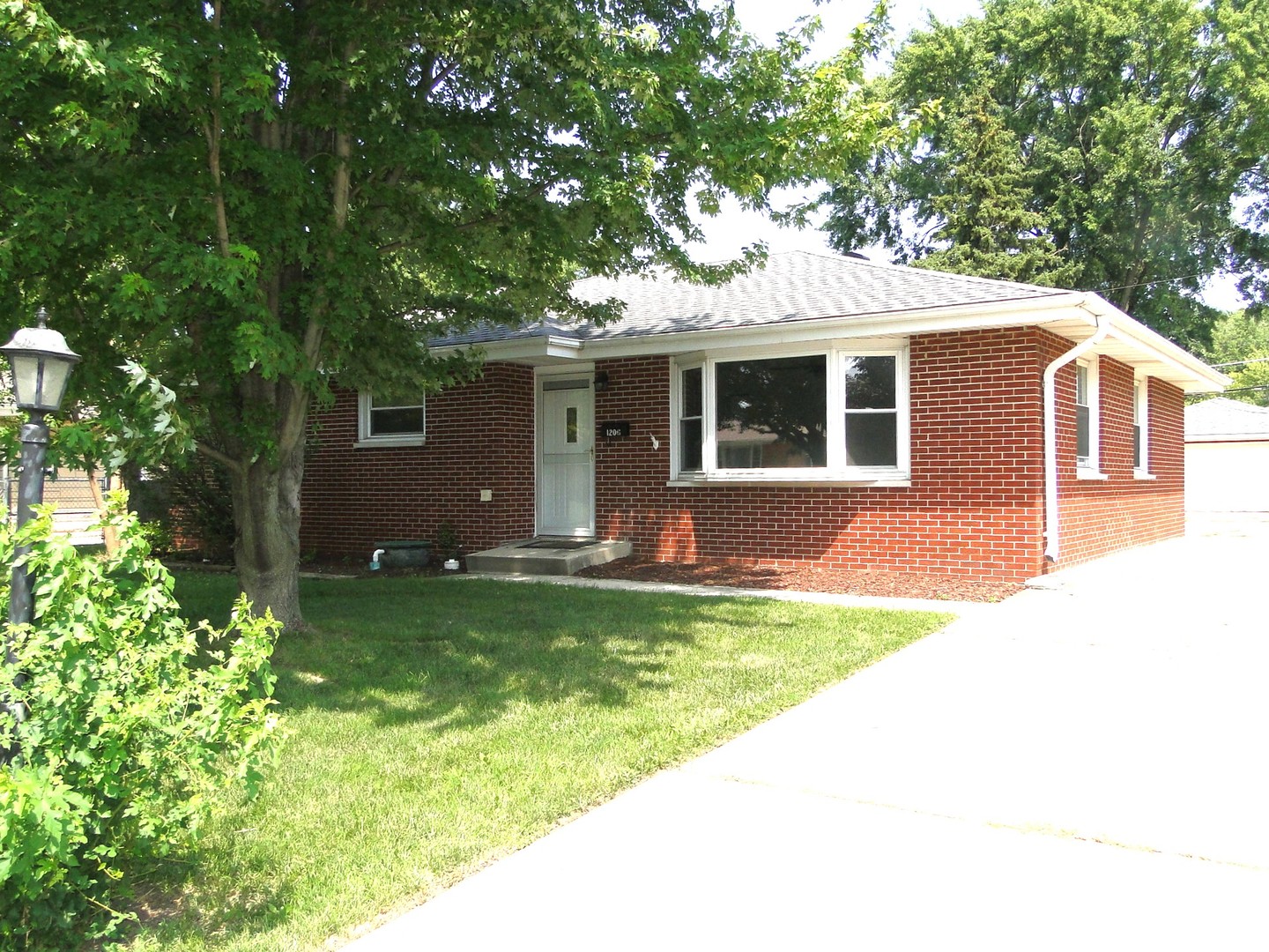1206 Hosmer Street
