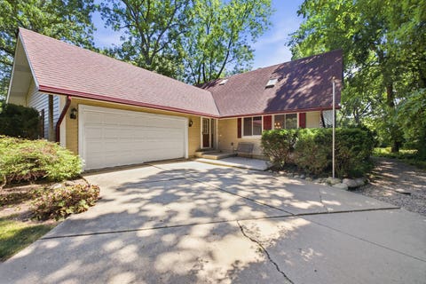 Tiny photo for 307 W Schaumburg Road, Streamwood, IL 60107 (MLS # 12655585)