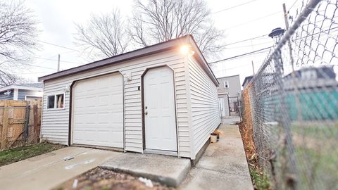 Tiny photo for 907 N Leamington Avenue, Chicago, IL 60651 (MLS # 12615087)