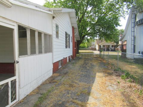 Tiny photo for 2808 Prairie Avenue, Mattoon, IL 61938 (MLS # 12472588)