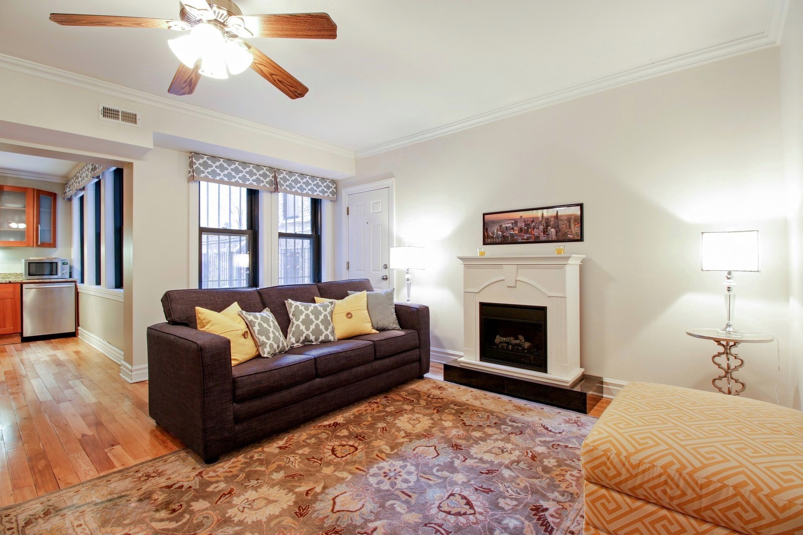 433 W Briar Place 1C