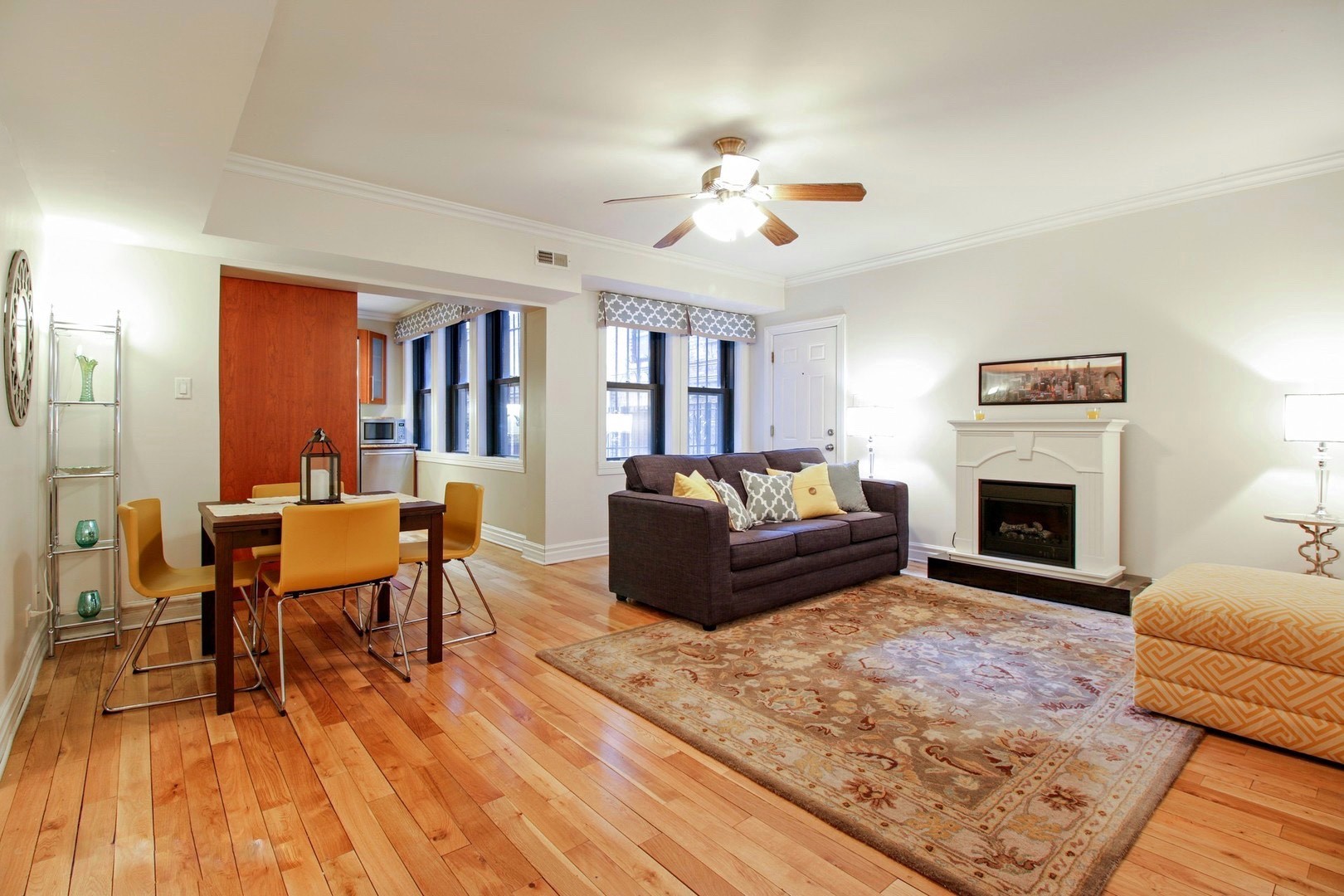 433 W Briar Place 1C