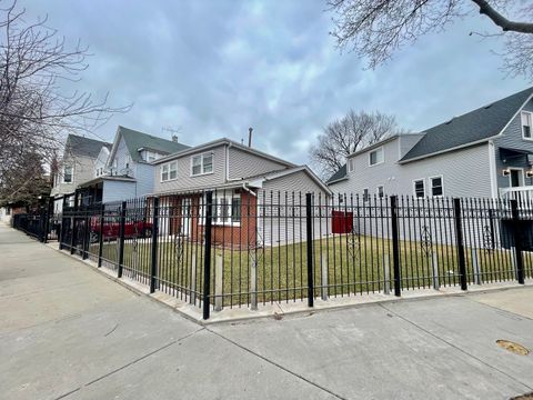 Tiny photo for 2970 W Nelson Street, Chicago, IL 60618 (MLS # 12576952)