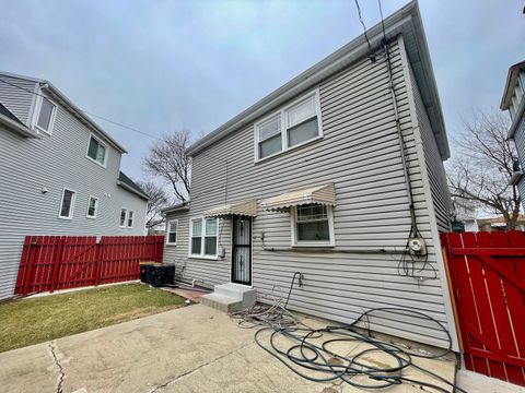 Tiny photo for 2970 W Nelson Street, Chicago, IL 60618 (MLS # 12576952)