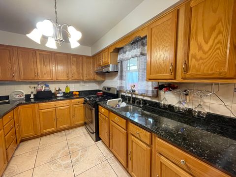 Tiny photo for 2970 W Nelson Street, Chicago, IL 60618 (MLS # 12576952)