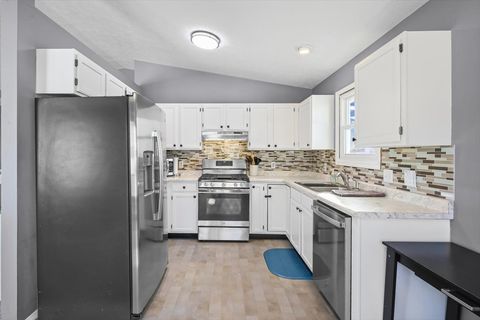 Tiny photo for 2823 Rutherford Drive, Bloomington, IL 61705 (MLS # 12551293)