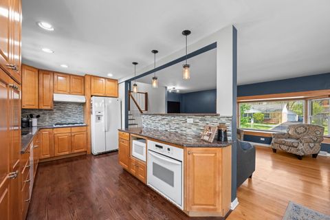 Tiny photo for 527 CUMNOR Court, Deerfield, IL 60015 (MLS # 12627625)