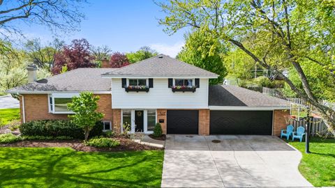 Tiny photo for 527 CUMNOR Court, Deerfield, IL 60015 (MLS # 12627625)