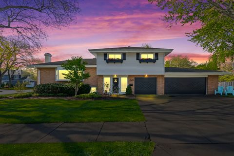 Tiny photo for 527 CUMNOR Court, Deerfield, IL 60015 (MLS # 12627625)