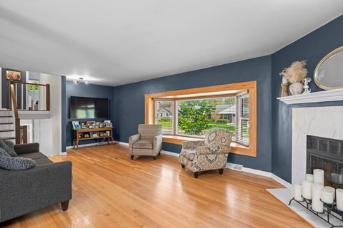 Tiny photo for 527 CUMNOR Court, Deerfield, IL 60015 (MLS # 12627625)