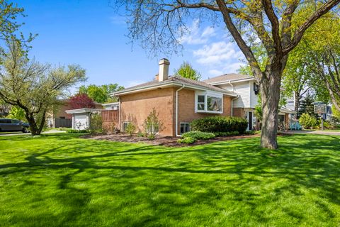 Tiny photo for 527 CUMNOR Court, Deerfield, IL 60015 (MLS # 12627625)