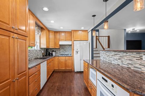 Tiny photo for 527 CUMNOR Court, Deerfield, IL 60015 (MLS # 12627625)