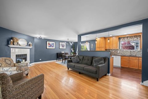 Tiny photo for 527 CUMNOR Court, Deerfield, IL 60015 (MLS # 12627625)