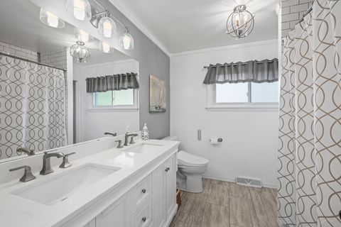 Tiny photo for 527 CUMNOR Court, Deerfield, IL 60015 (MLS # 12627625)