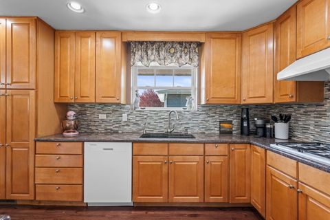 Tiny photo for 527 CUMNOR Court, Deerfield, IL 60015 (MLS # 12627625)