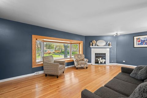 Tiny photo for 527 CUMNOR Court, Deerfield, IL 60015 (MLS # 12627625)