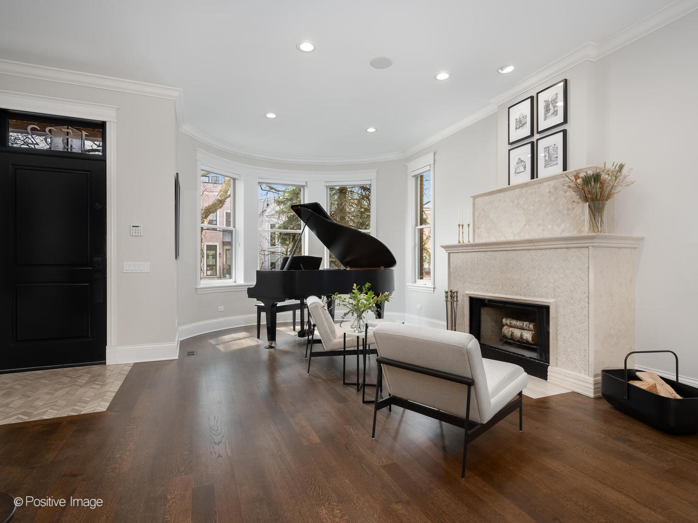 1532 W Wolfram Street