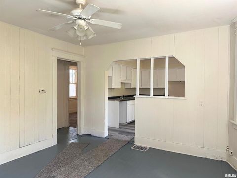 Tiny photo for 313 CASTLETON Avenue, Mt Vernon, IL 62864 (MLS # EB459803)