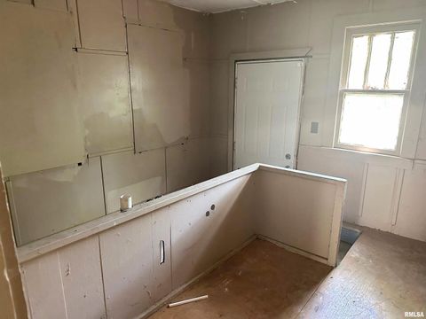 Tiny photo for 313 CASTLETON Avenue, Mt Vernon, IL 62864 (MLS # EB459803)