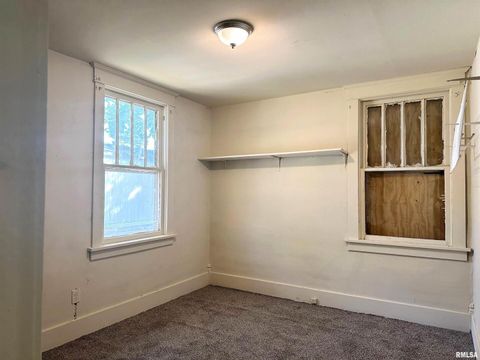 Tiny photo for 313 CASTLETON Avenue, Mt Vernon, IL 62864 (MLS # EB459803)