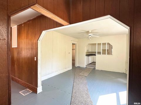 Tiny photo for 313 CASTLETON Avenue, Mt Vernon, IL 62864 (MLS # EB459803)