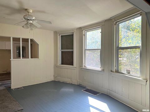 Tiny photo for 313 CASTLETON Avenue, Mt Vernon, IL 62864 (MLS # EB459803)