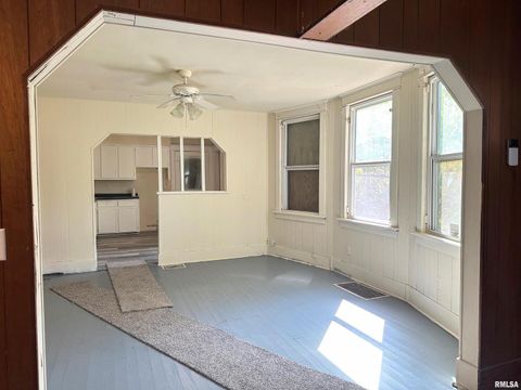 Tiny photo for 313 CASTLETON Avenue, Mt Vernon, IL 62864 (MLS # EB459803)