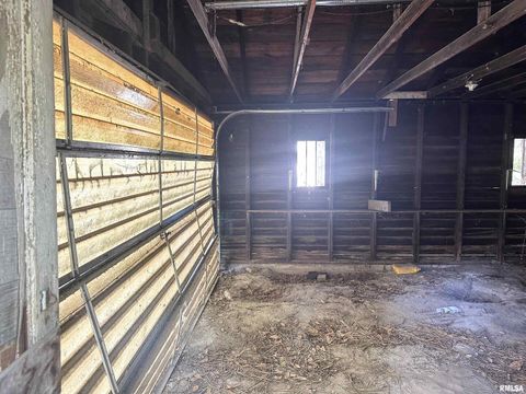 Tiny photo for 313 CASTLETON Avenue, Mt Vernon, IL 62864 (MLS # EB459803)