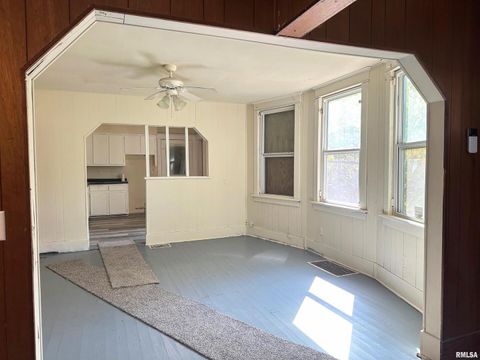 Tiny photo for 313 CASTLETON Avenue, Mt Vernon, IL 62864 (MLS # EB459803)