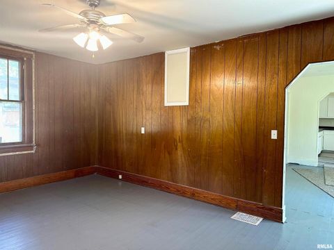 Tiny photo for 313 CASTLETON Avenue, Mt Vernon, IL 62864 (MLS # EB459803)