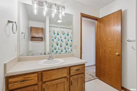 Tiny photo for 4406 REGENCY Place, Davenport, IA 52806 (MLS # QC4269635)