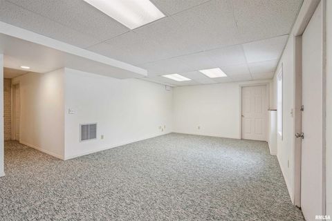 Tiny photo for 4406 REGENCY Place, Davenport, IA 52806 (MLS # QC4269635)