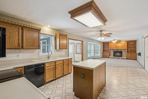 Tiny photo for 4406 REGENCY Place, Davenport, IA 52806 (MLS # QC4269635)