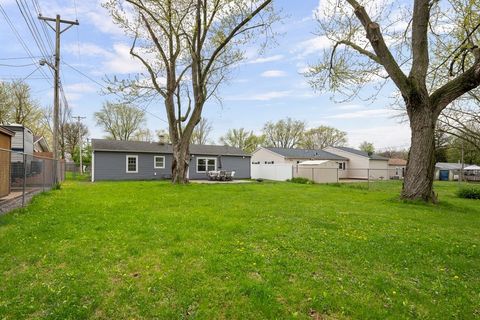Tiny photo for 933 34th Avenue, East Moline, IL 61244 (MLS # 12621148)