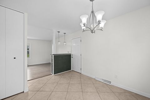 Tiny photo for 933 34th Avenue, East Moline, IL 61244 (MLS # 12621148)