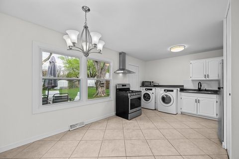 Tiny photo for 933 34th Avenue, East Moline, IL 61244 (MLS # 12621148)