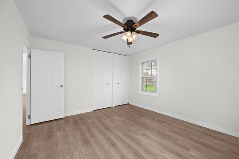 Tiny photo for 933 34th Avenue, East Moline, IL 61244 (MLS # 12621148)