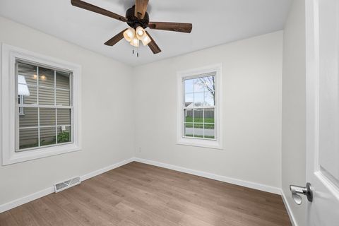 Tiny photo for 933 34th Avenue, East Moline, IL 61244 (MLS # 12621148)