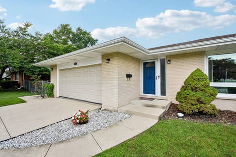 Tiny photo for 3500 Plum Grove Drive, Rolling Meadows, IL 60008 (MLS # 12720255)
