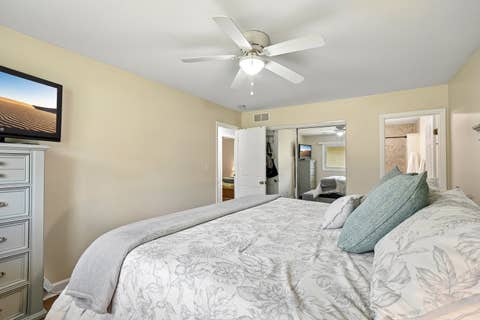 Tiny photo for 3500 Plum Grove Drive, Rolling Meadows, IL 60008 (MLS # 12720255)