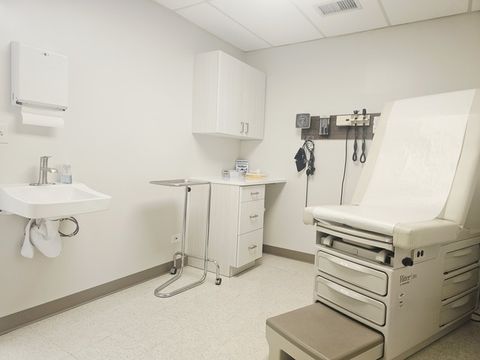 Tiny photo for 10540 W Cermak Road #2, Westchester, IL 60154 (MLS # 12569109)