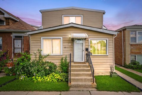 Photo of 2119 N Mcvicker Avenue, Chicago, IL 60639 (MLS # 12455131)