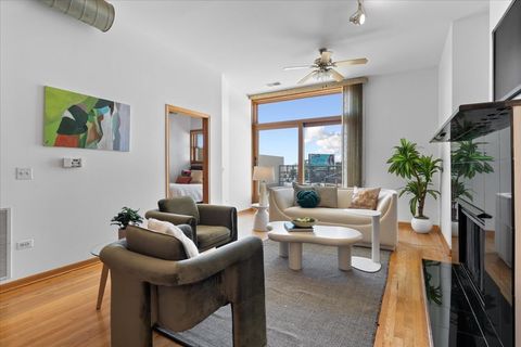 Tiny photo for 3160 N Lincoln Avenue #310, Chicago, IL 60657 (MLS # 12478472)