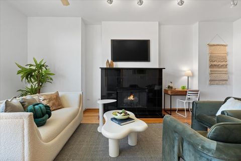 Tiny photo for 3160 N Lincoln Avenue #310, Chicago, IL 60657 (MLS # 12478472)